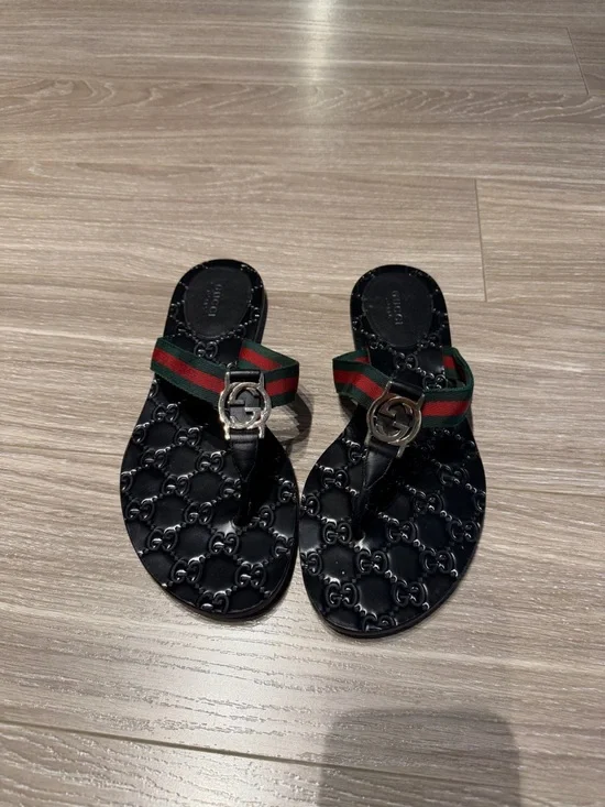 Gucci Black Leather GG Embossed Thong Sandals with Red-Green fabric - Picture 1 of 5